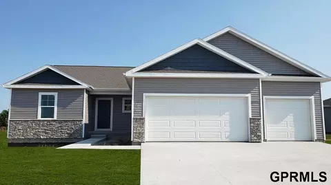 6435 Harvest Dr, Papillion, NE 68157
