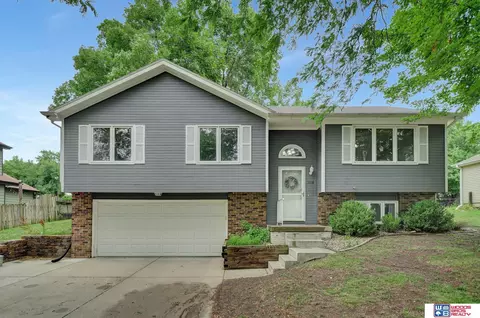 3310 Wildbriar Ln, Lincoln, NE 68516