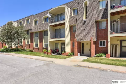 1221 S 121 Plz #114, Omaha, NE 68144