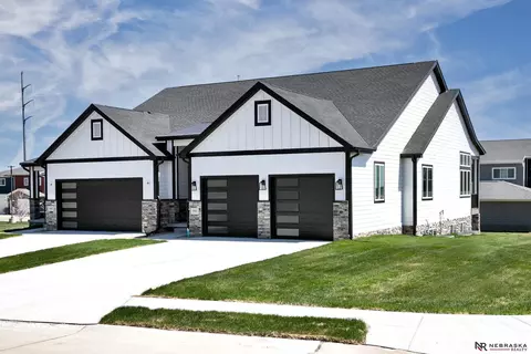 5903 N 159th Cir, Omaha, NE 68116
