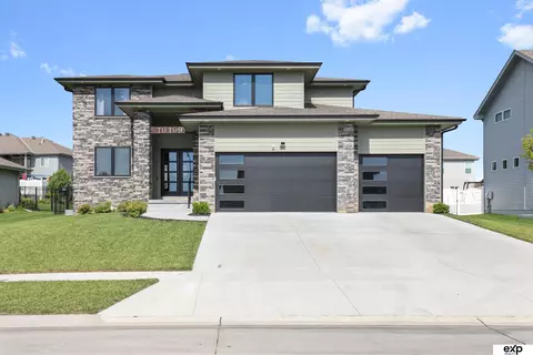 10109 S 106th St, Papillion, NE 68046