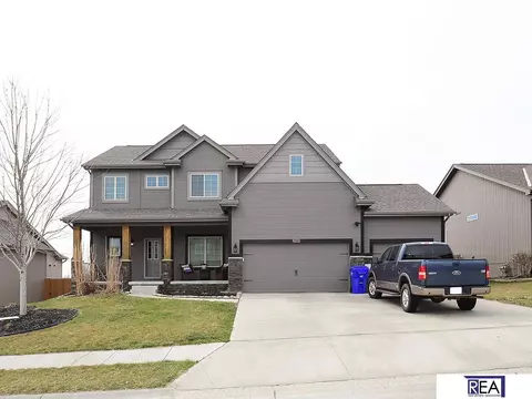 19013 Redwood St, Gretna, NE 68028