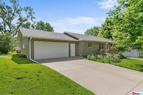 301 Maple St, Kennard, NE 68034