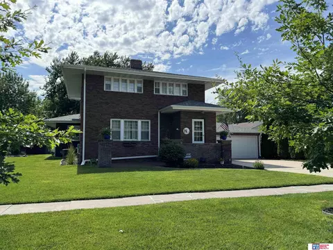 212 A St, Shelton, NE 68876