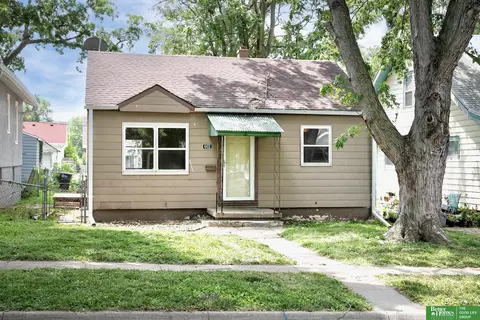 4411 Cass St, Omaha, NE 68131