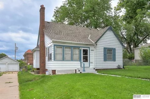1029 S 32nd St, Omaha, NE 68105