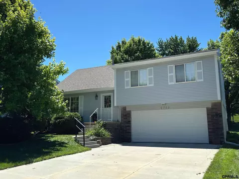 6702 N 111th St, Omaha, NE 68164