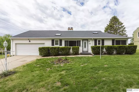802 N 4th St, Bellevue, NE 68005