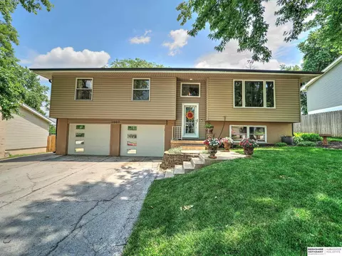 1007 Kauii St, Bellevue, NE 68005