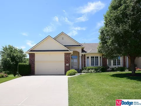 2903 Eagle Hills Cir, Papillion, NE 68133