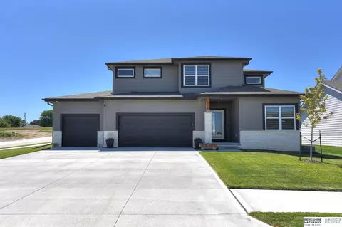 9818 S 184th St, Omaha, NE 68136