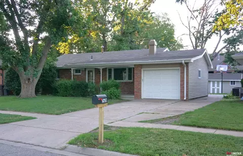 7620 Aylesworth Ave, Lincoln, NE 68505