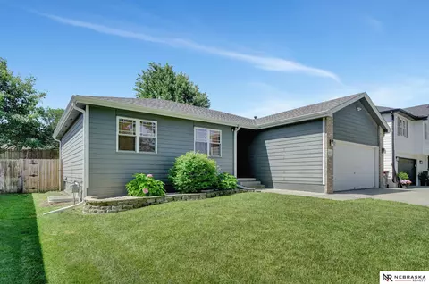 2151 Breckenridge Dr, Lincoln, NE 68521