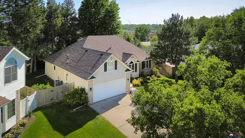 4011 Fossil Creek Cir, Lincoln, NE 68516