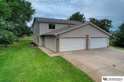 1565 Cedar Crest Dr, Lincoln, NE 68521