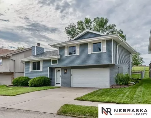11021 Laurel Cir, Omaha, NE 68164