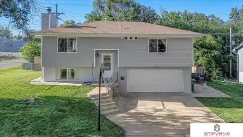2618 Gindy Dr, Bellevue, NE 68147
