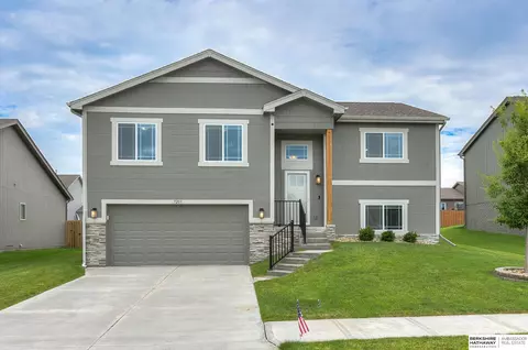 7203 N 167th Ave, Bennington, NE 68007