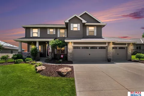 7653 Leawood St, Papillion, NE 68046