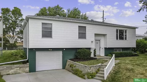 460 Hilltop Ave, Springfield, NE 68059