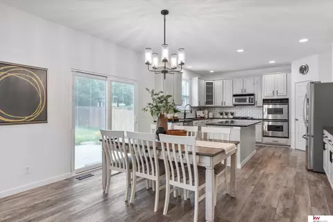 16158 T Cir, Omaha, NE 68135