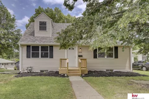 3253 S 77th Ave, Omaha, NE 68124