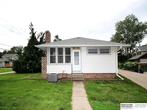 24 Carter Lake Clb, Carter Lake, IA 51510