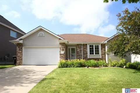 1137 NW Gary St, Lincoln, NE 68521