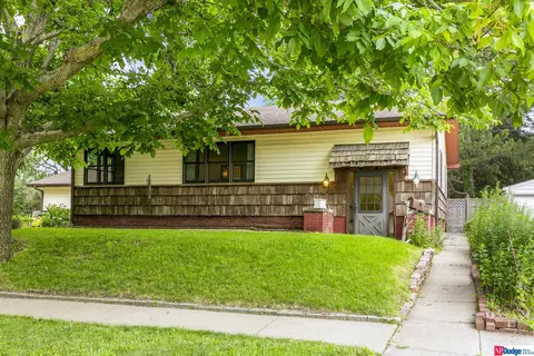 2504 N 70th St, Omaha, NE 68104