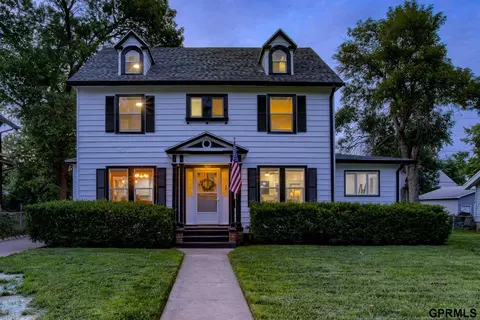 2862 Redick Ave, Omaha, NE 68112