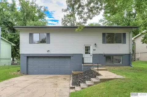 803 Willow Ave, Bellevue, NE 68005