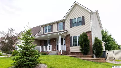 9411 White Hall Ln, Lincoln, NE 68526