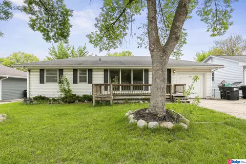 7626 Blondo Dr, Omaha, NE 68134