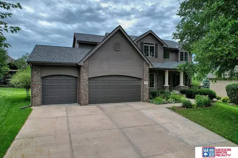 19621 Mayberry St, Omaha, NE 68022