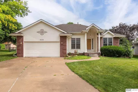 9103 S Glenview Dr, La Vista, NE 68128