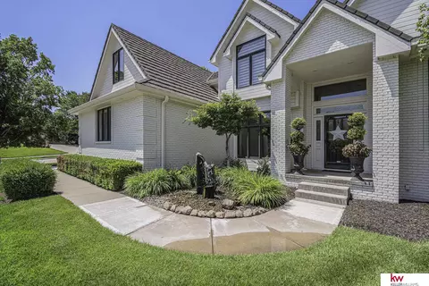 16752 K Cir, Omaha, NE 68135