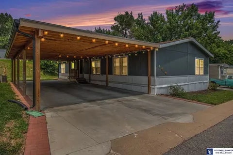 12826 Glenvale Plz, Omaha, NE 68164