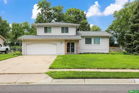 1116 Lafayette Dr, Papillion, NE 68046