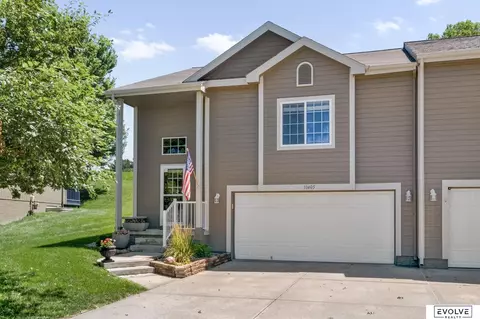 10405 S 26th St, Bellevue, NE 68123