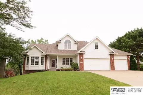 1211 Norton Dr, Papillion, NE 68046