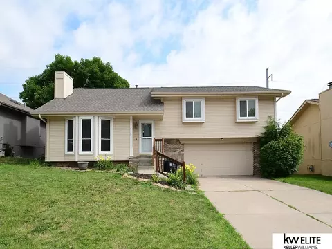 15818 Parker St, Omaha, NE 68118