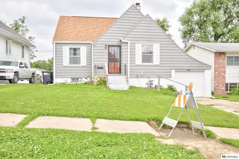 4541 Charles St, Omaha, NE 68132