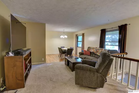 810 Kohl Rd, Bellevue, NE 68005 photo 8