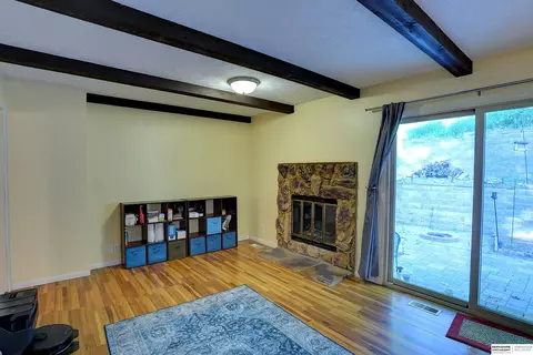 810 Kohl Rd, Bellevue, NE 68005 photo 5