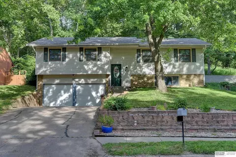 810 Kohl Rd, Bellevue, NE 68005