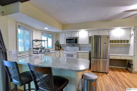 810 Kohl Rd, Bellevue, NE 68005 photo 2
