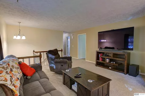 810 Kohl Rd, Bellevue, NE 68005 photo 9