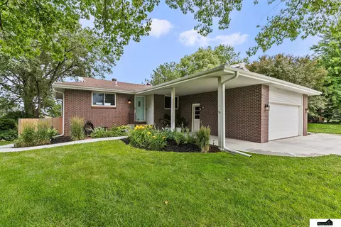 1010 Smoky Hill Rd, Lincoln, NE 68520