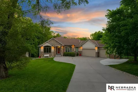 1230 S 110th St, Omaha, NE 68144