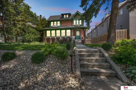 4814 Douglas St, Omaha, NE 68132